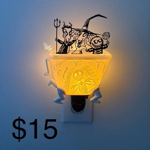 Scentsy nightmare before Christmas mini wall plug in warmer - Picture 3 of 6
